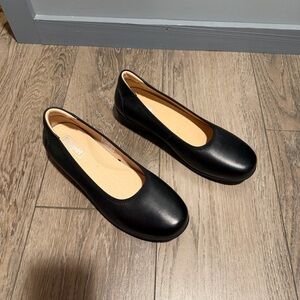 Propet size 11 womens ballet loafers with a slight heel